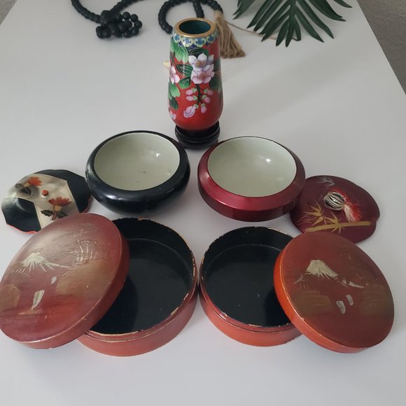 Vintage Japanese Lacquerware Bonbonniere Bowl(s) w/ lids 1 Red, 1 Black… - Picture 11 of 16